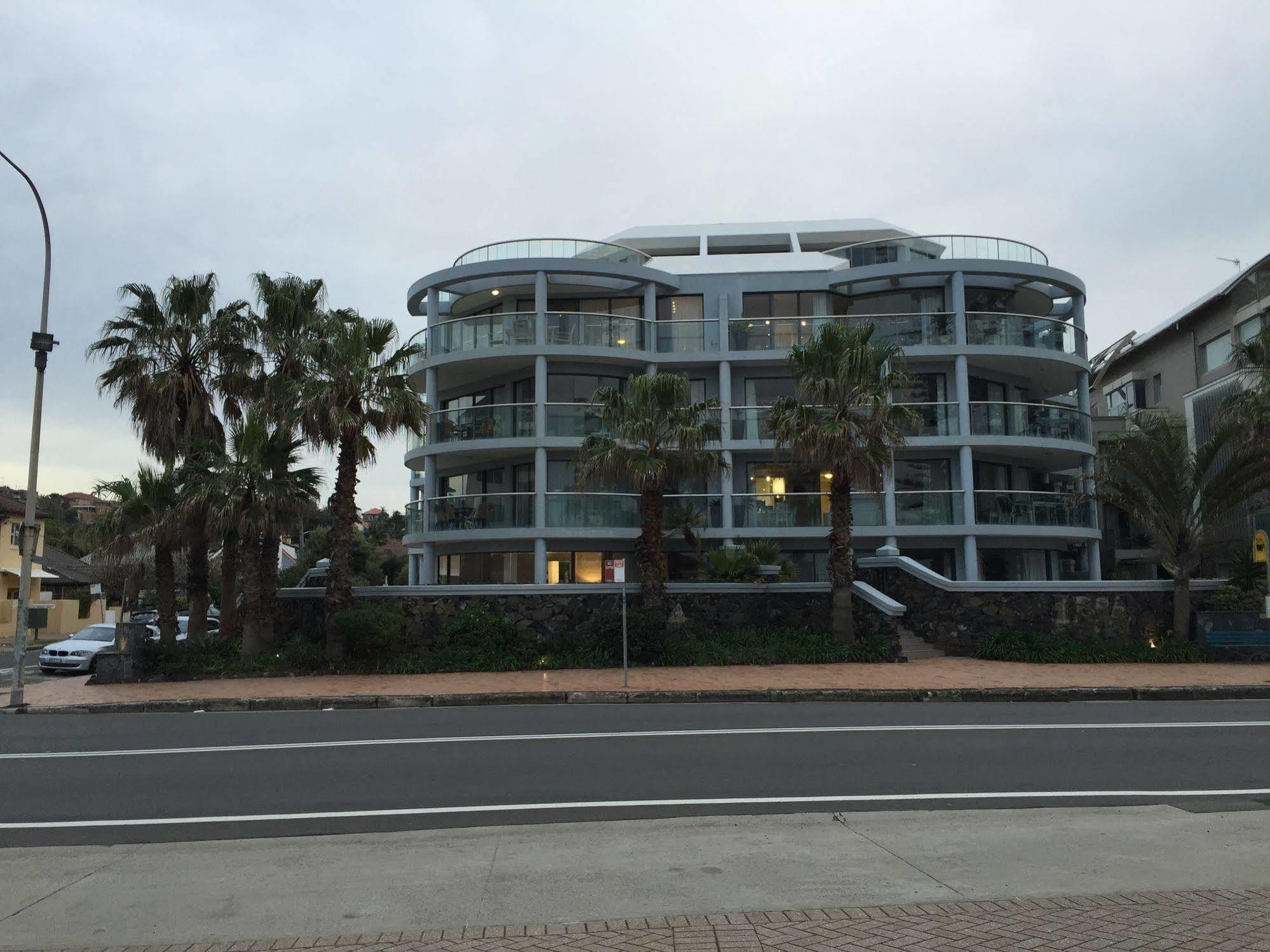 Manly Surfside Holiday Apartments ภายนอก รูปภาพ